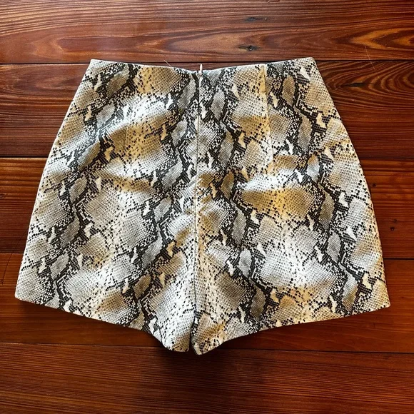 NWT Cloud 10 Snake Print Skort, Size S, Gray/Off White - Picture 3 of 9